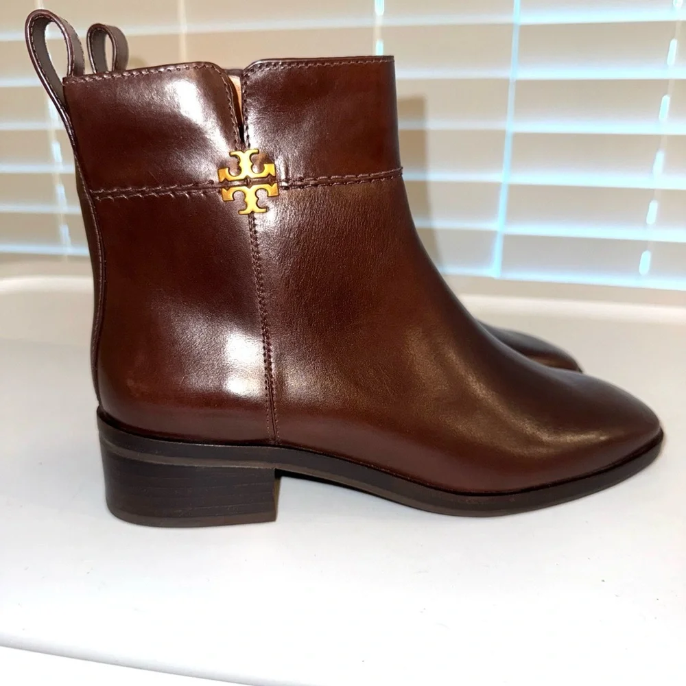 Tory Burch Everly brown logo ankle boots 6